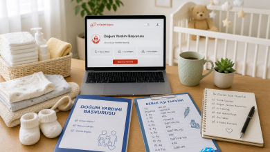 Yeni doğan bebek için ev hazırlığı, doğum yardımı başvurusu evrakları, e-Devlet ekranı ve aşı takvimi notlarının yer aldığı sade aile rehberi görseli.