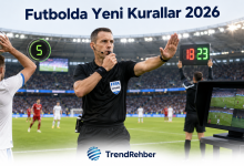 Futbolda yeni kurallar 2026 kapsamında hakemin sahada 5 saniyelik geri sayım yaptığı modern futbol maçı görseli