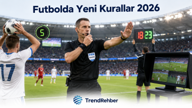 Futbolda yeni kurallar 2026 kapsamında hakemin sahada 5 saniyelik geri sayım yaptığı modern futbol maçı görseli